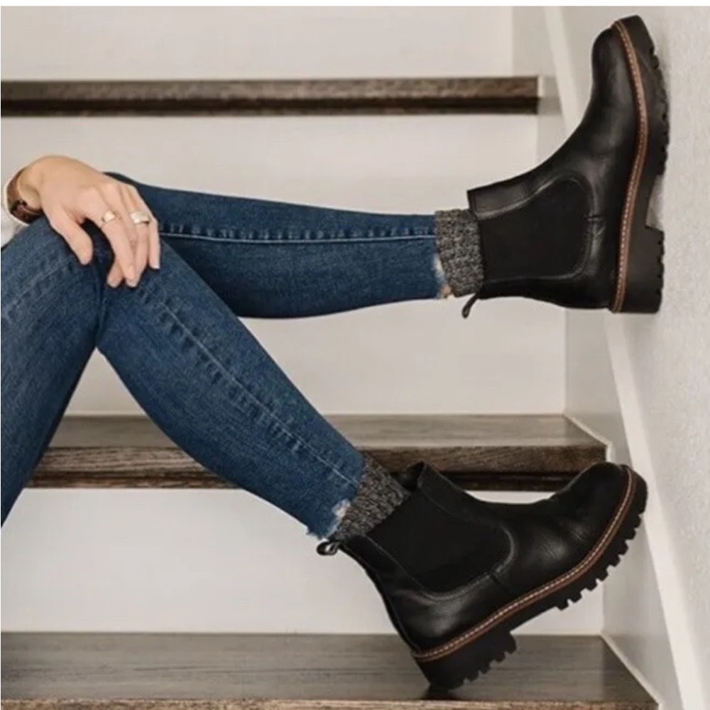 Caslon Miller Chelsea Boots black pull on Size 9